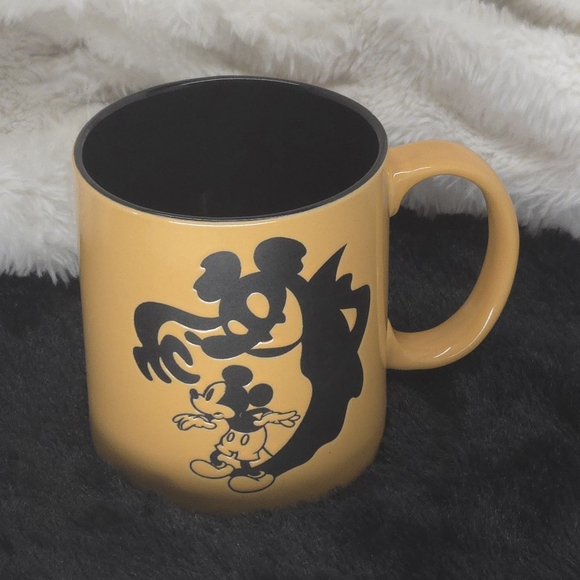 Silver Buffalo Disney Mickey Mouse Halloween Spooky Shadow Ceramic Mug (20oz) - Picture 1 of 6
